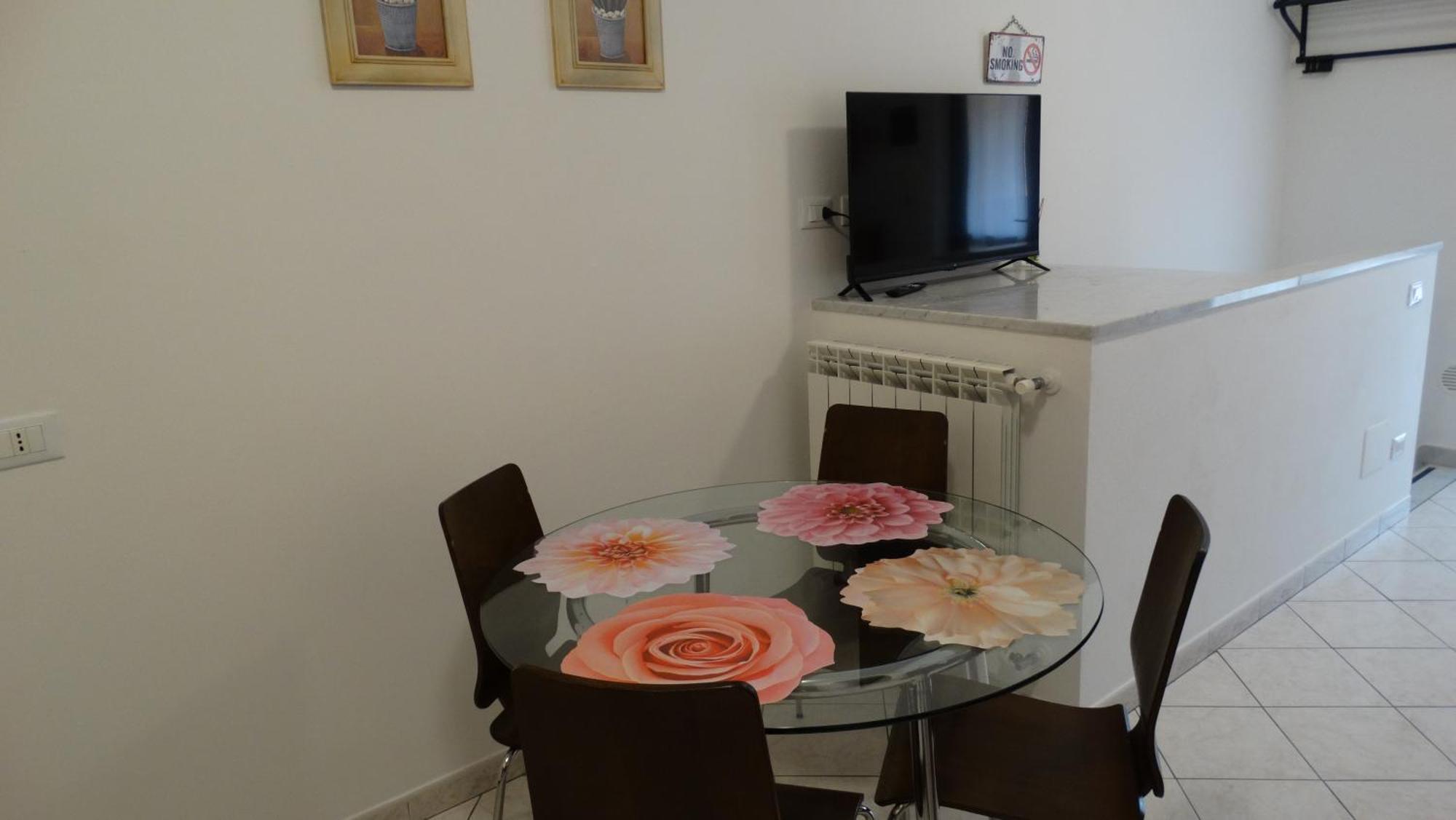 Rose Apartment Luni Екстер'єр фото