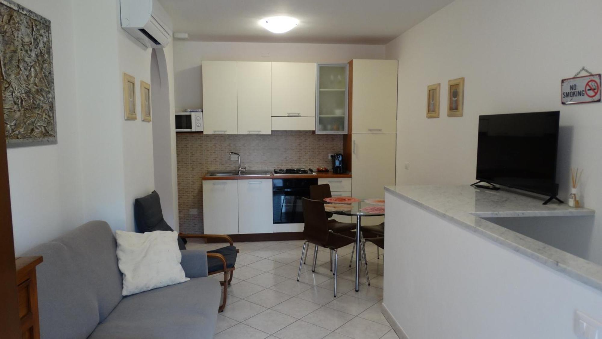 Rose Apartment Luni Екстер'єр фото