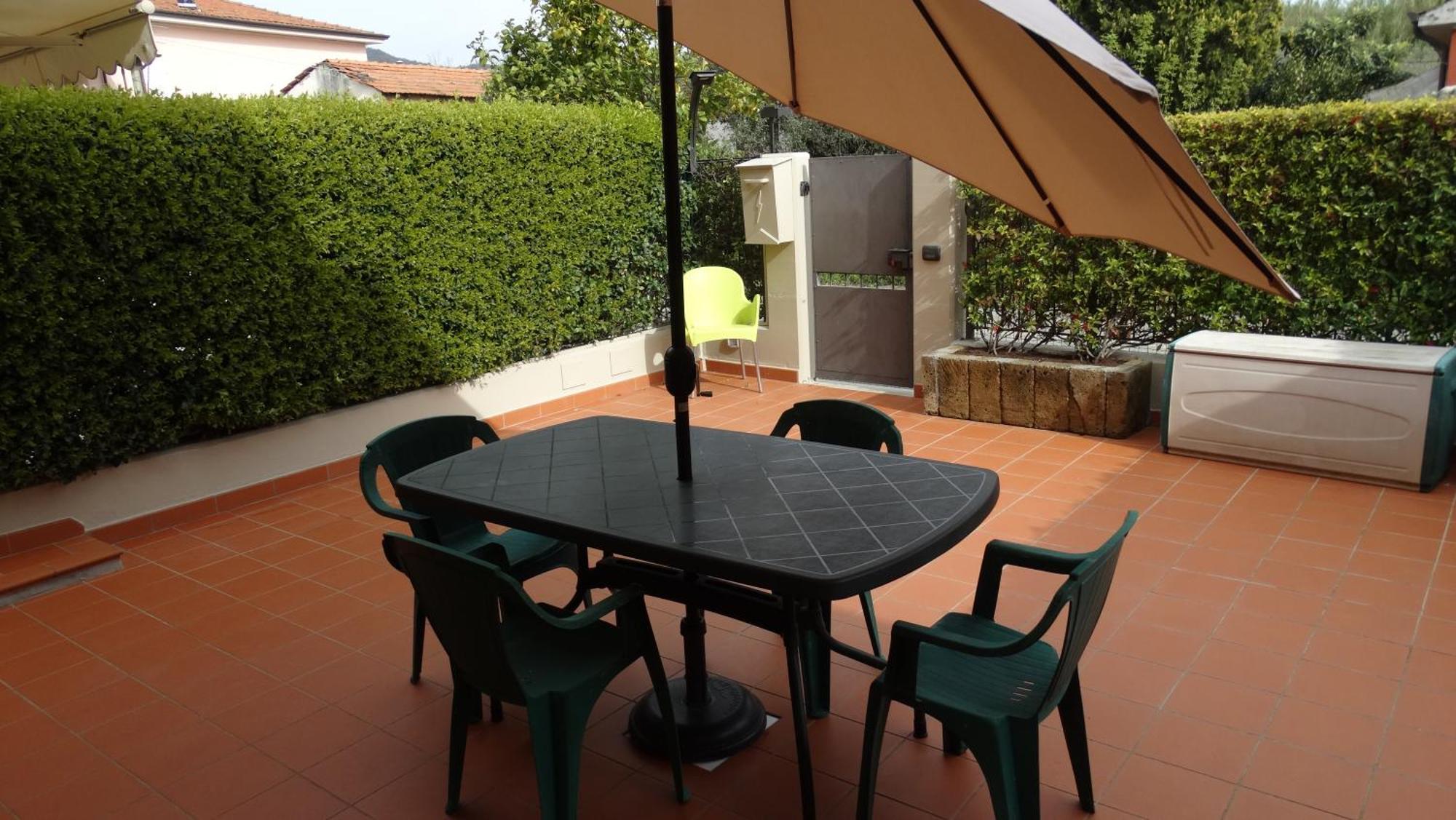 Rose Apartment Luni Екстер'єр фото