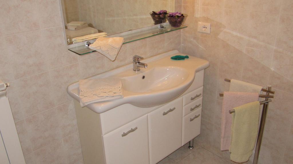 Rose Apartment Luni Екстер'єр фото